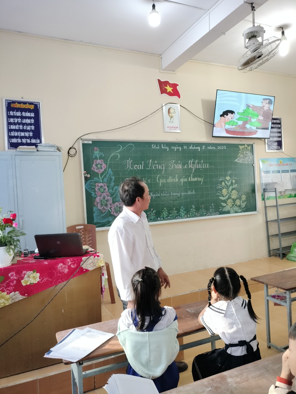 HỘI GIẢNG TIẾT HOẠT ĐỘNG TRẢI NGHIỆM VÀ SINH HOẠT CHUYÊN ĐỀ KHỐI 1